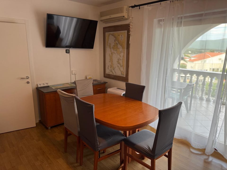 TV and multimedia, Living room, Dining area