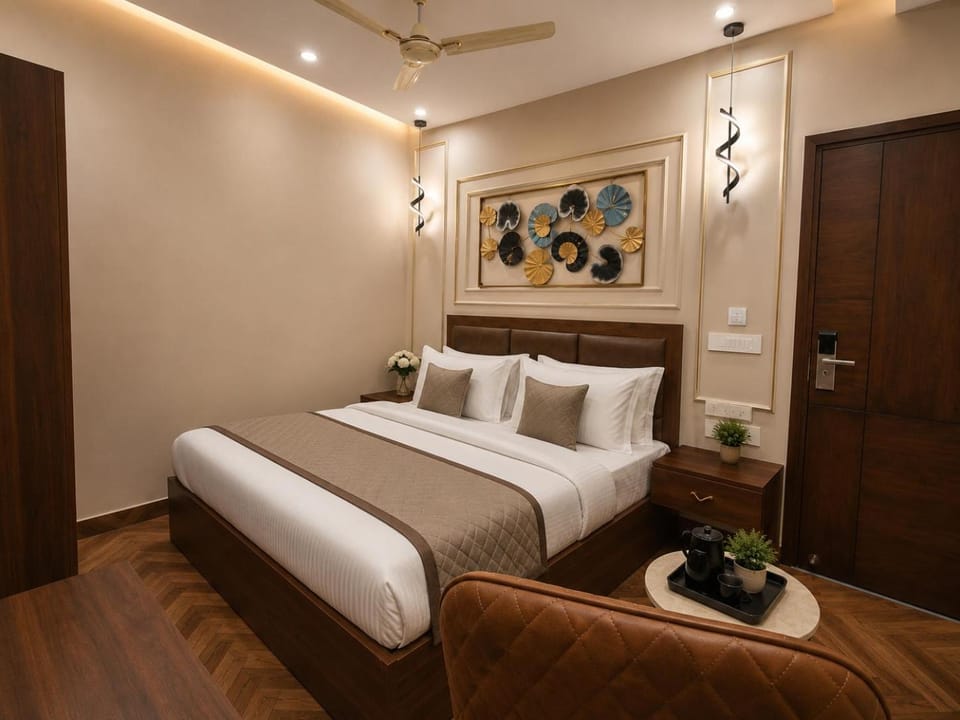 Bed, Photo of the whole room, Bedroom, fireplace, wardrobe