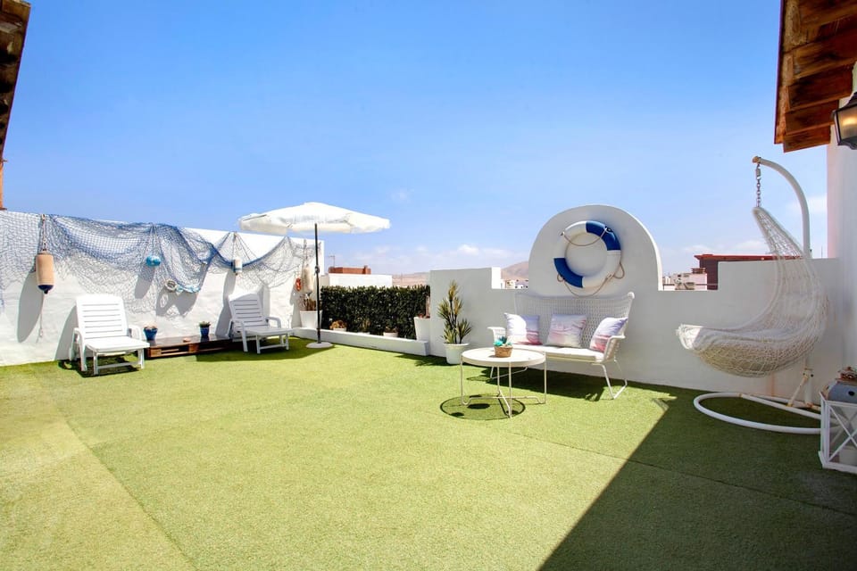 Property building, Balcony/Terrace, Living room