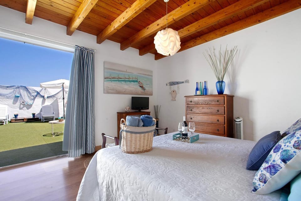 Property building, Living room, Bedroom