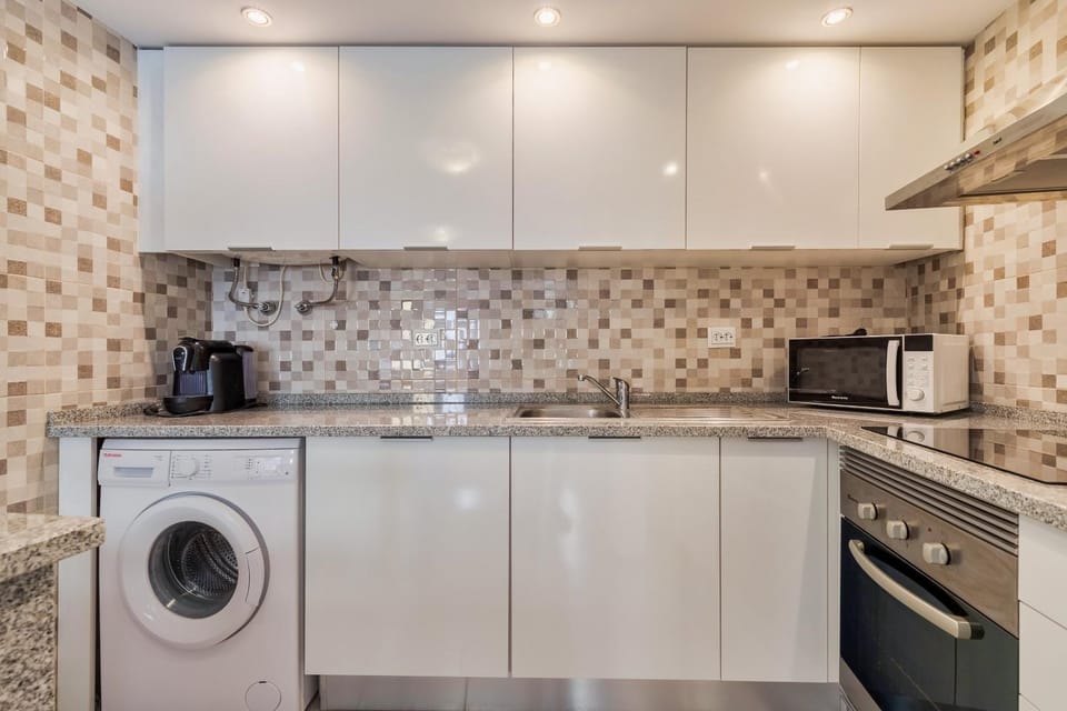 Coffee/tea facilities, Kitchen or kitchenette, minibar, pet friendly, stove, washing machine