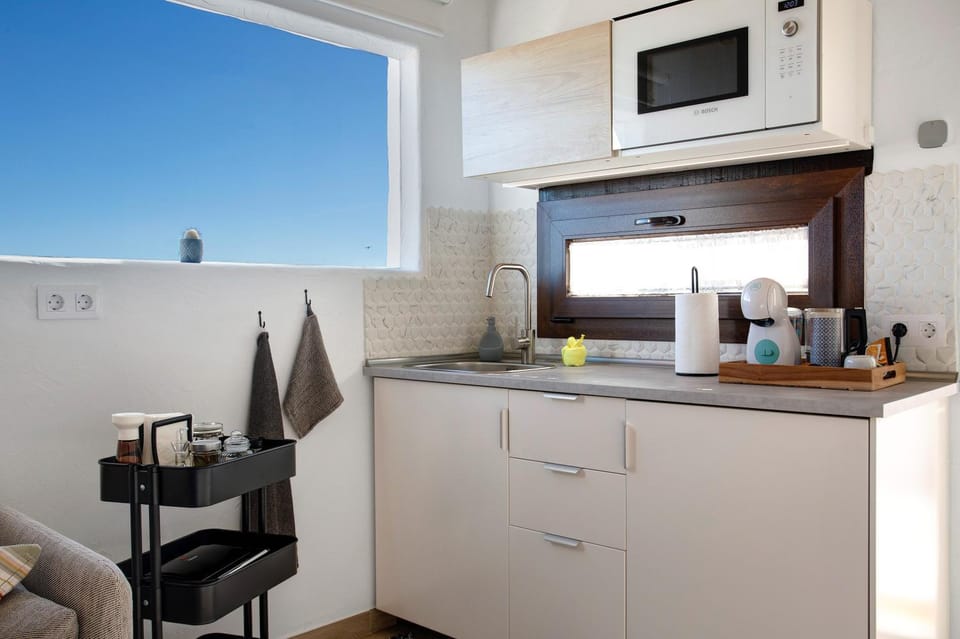 Kitchen or kitchenette, Living room
