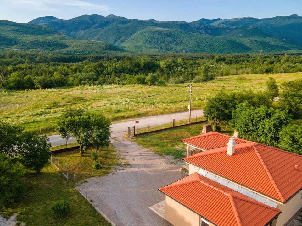 Neighbourhood, Natural landscape, Bird's eye view, Mountain view