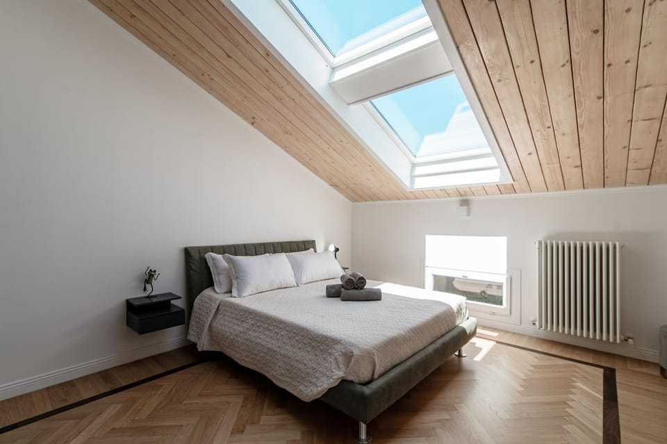 Bed, Photo of the whole room, Bedroom, internet