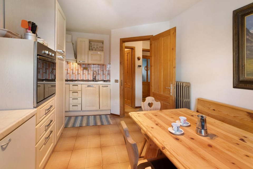 Property building, Kitchen or kitchenette, Living room