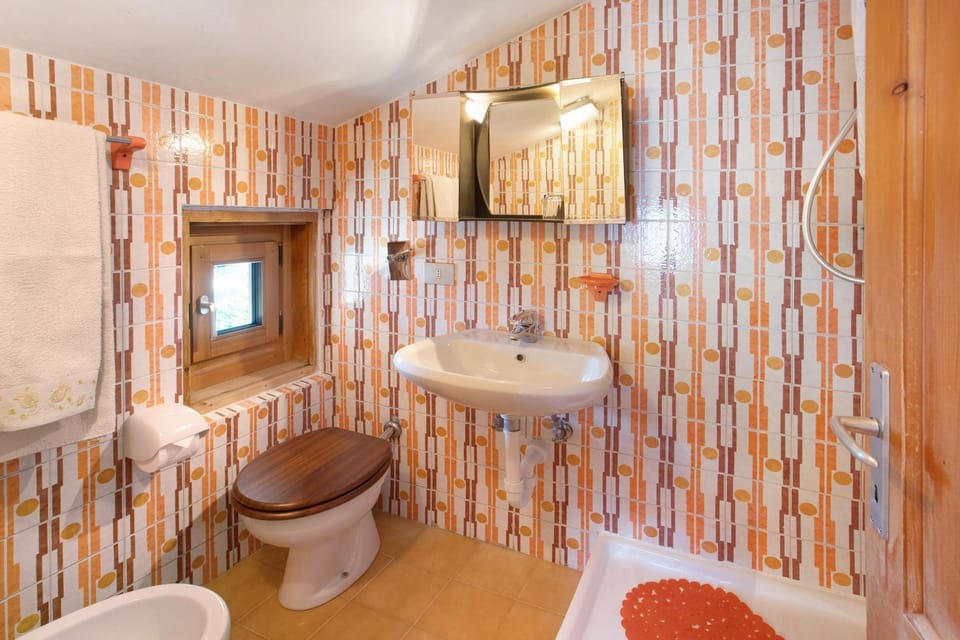 Bathroom, Living room