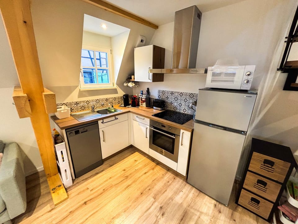 Kitchen or kitchenette, dishwasher, oven, stove, toaster