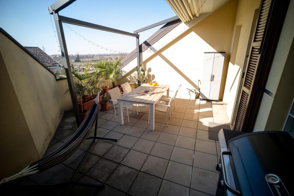 Patio, Day, BBQ facilities, View (from property/room), Balcony/Terrace, Seating area