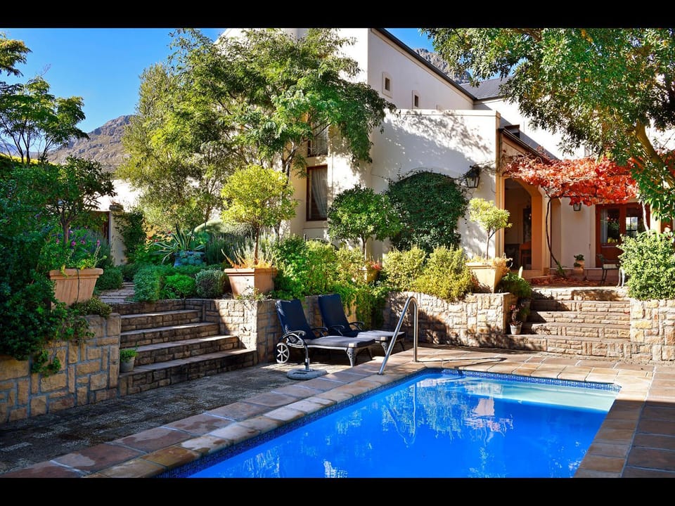 Property building, Other, Swimming pool, sunbed