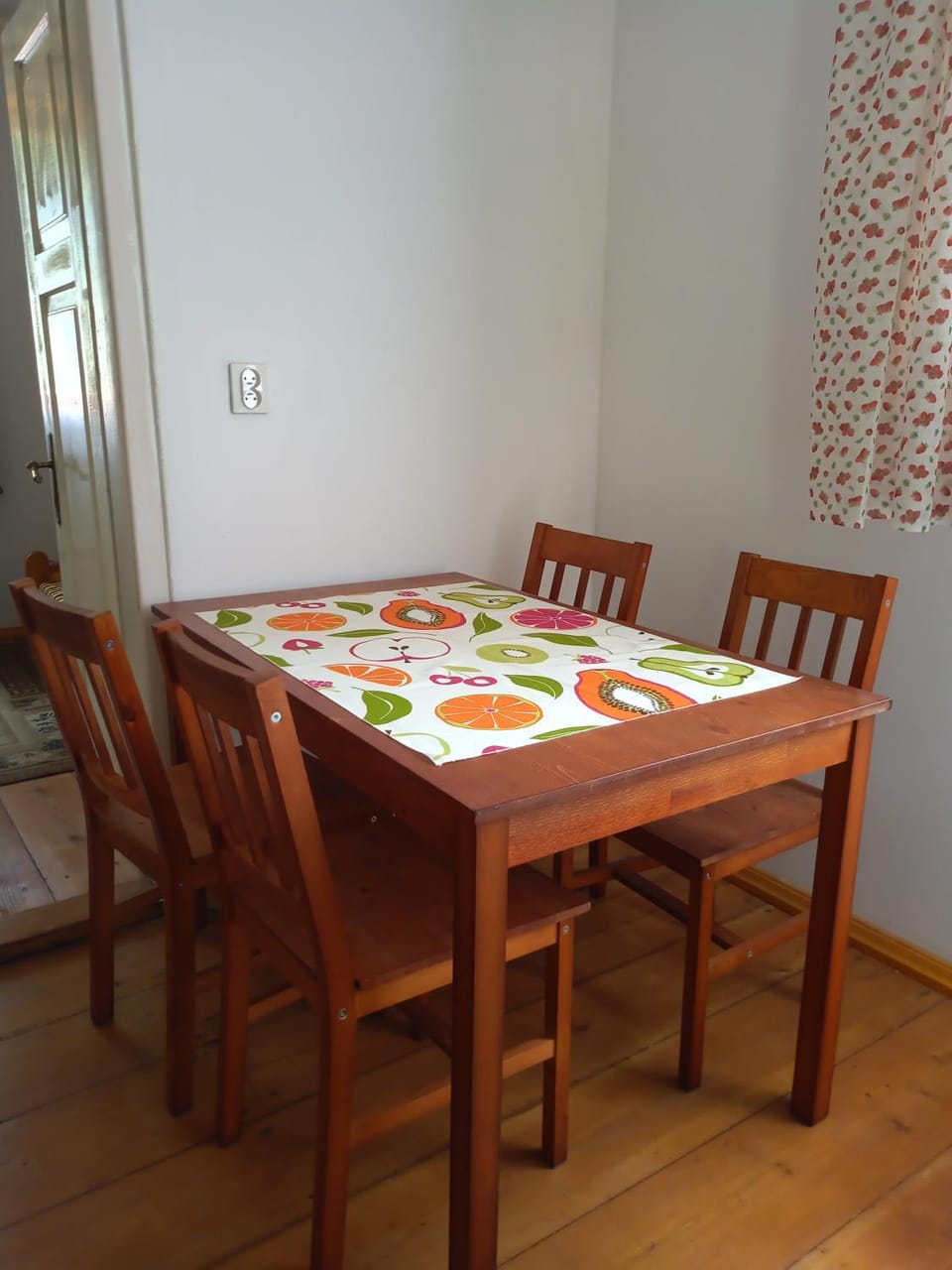 Dining area, Food