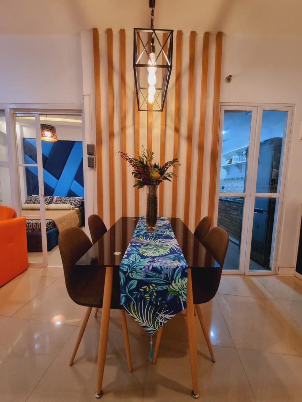 Seating area, Dining area
