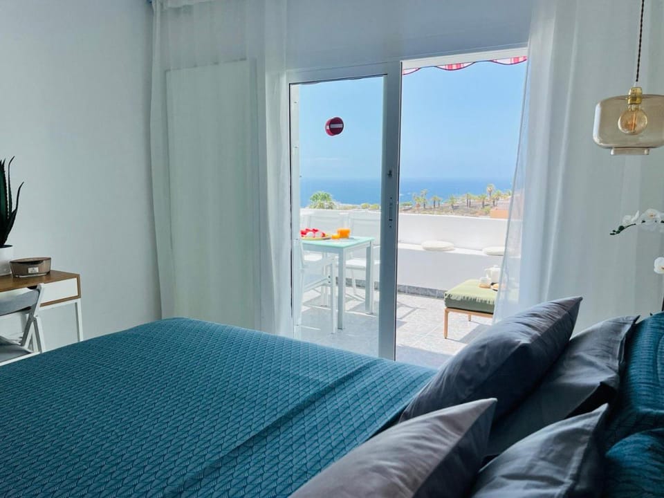 Bed, View (from property/room), Balcony/Terrace, Photo of the whole room, Bedroom, Sea view