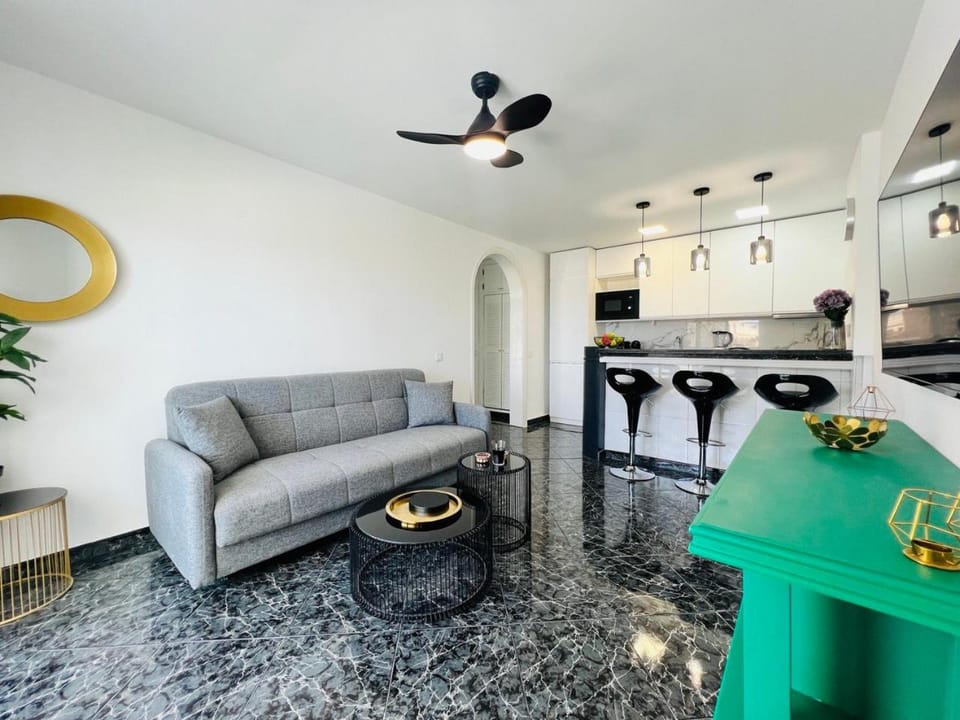 TV and multimedia, Kitchen or kitchenette, Living room, Photo of the whole room, kitchen