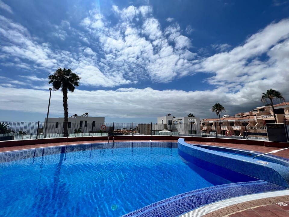 Day, Swimming pool, Swimming pool, sunbed