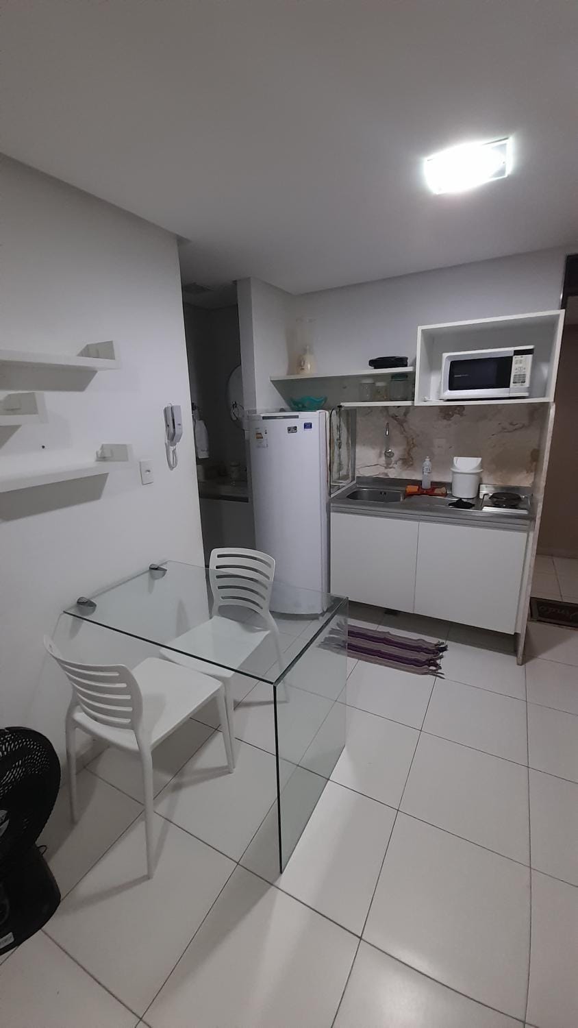 Kitchen or kitchenette, Dining area, minibar, stove