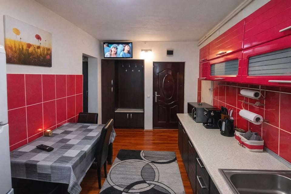 TV and multimedia, Kitchen or kitchenette, Photo of the whole room