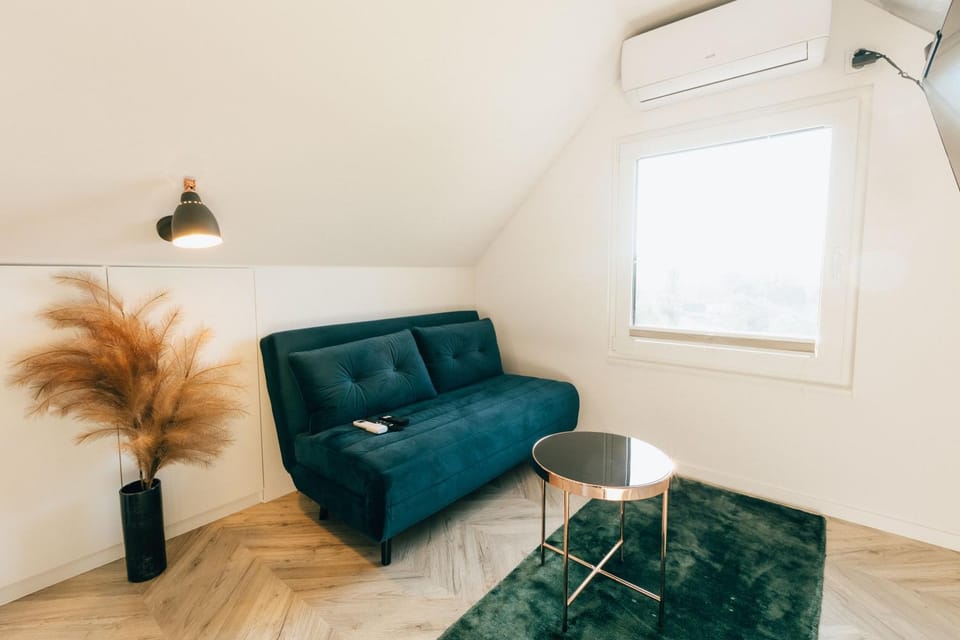 Living room, Seating area, air conditioner