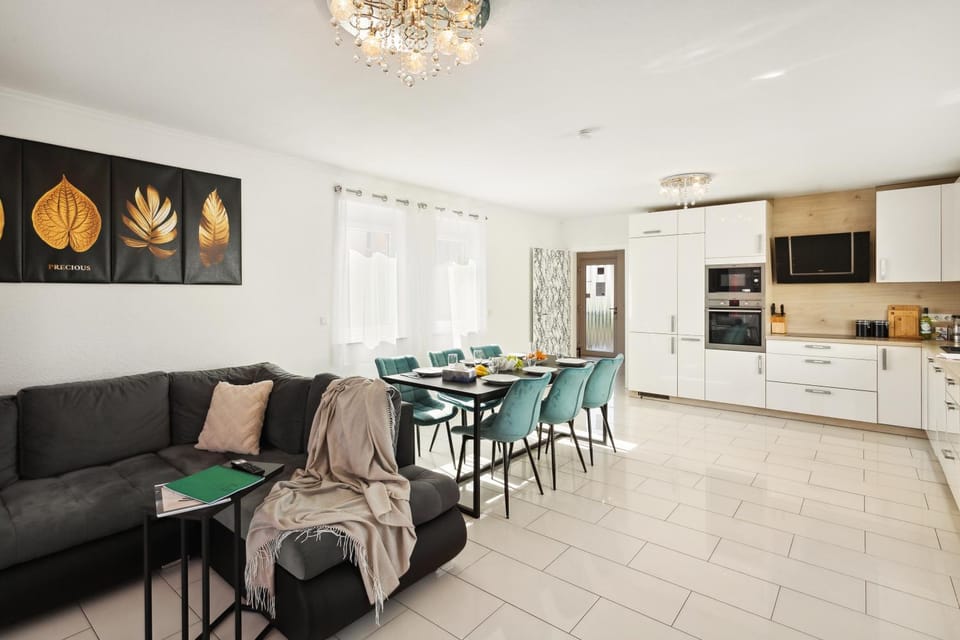 Kitchen or kitchenette, Living room, Seating area, Dining area