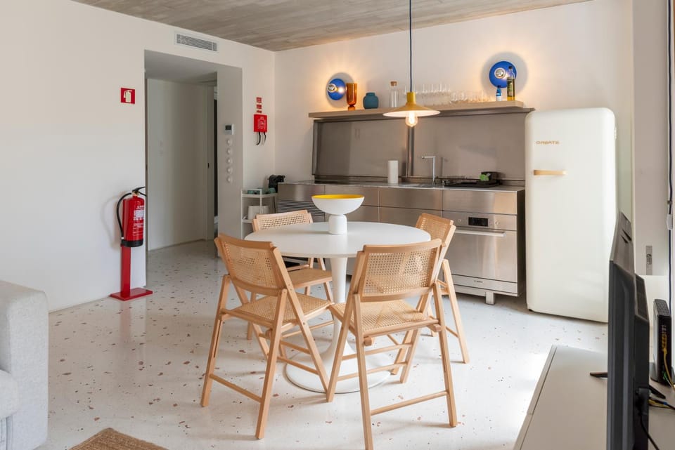 Kitchen or kitchenette, Dining area, pet friendly, stove