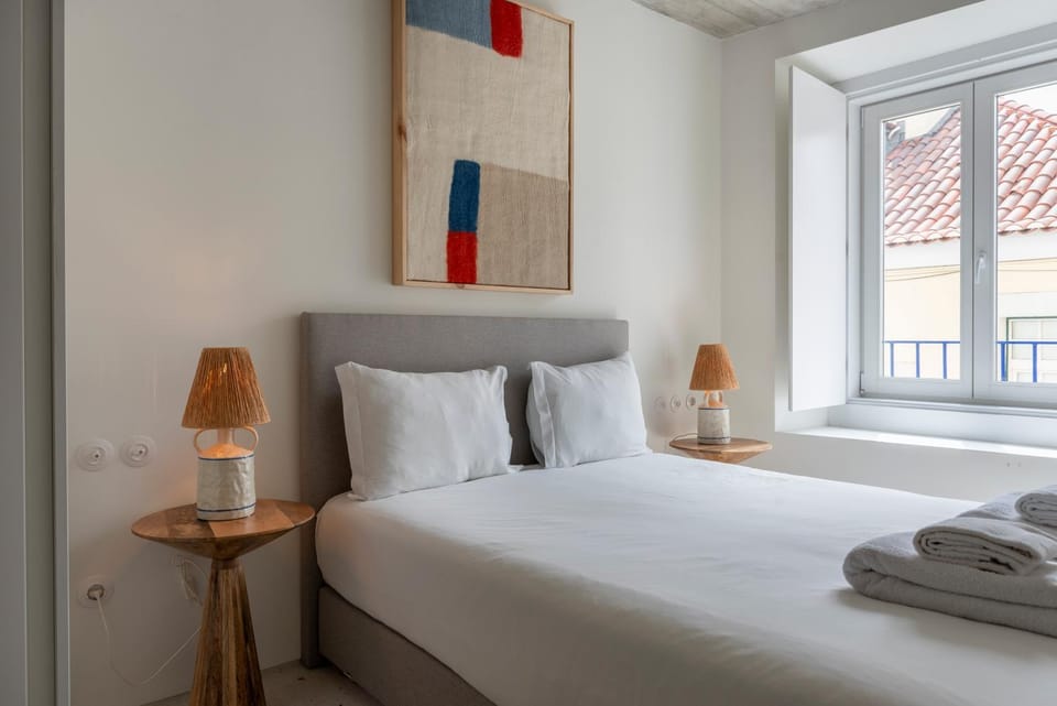 Bed, towels