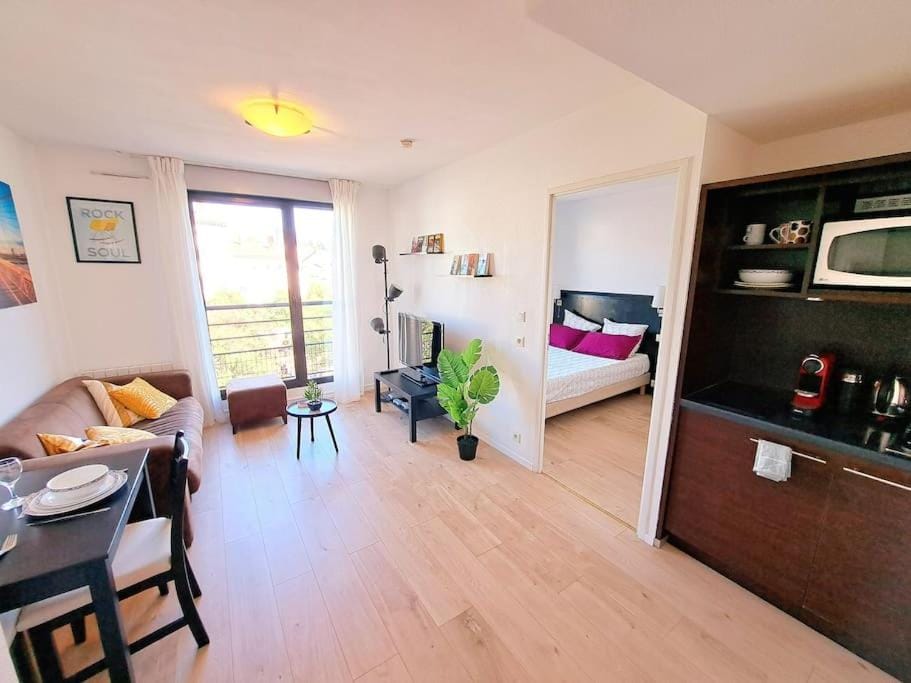 TV and multimedia, Kitchen or kitchenette, Bedroom
