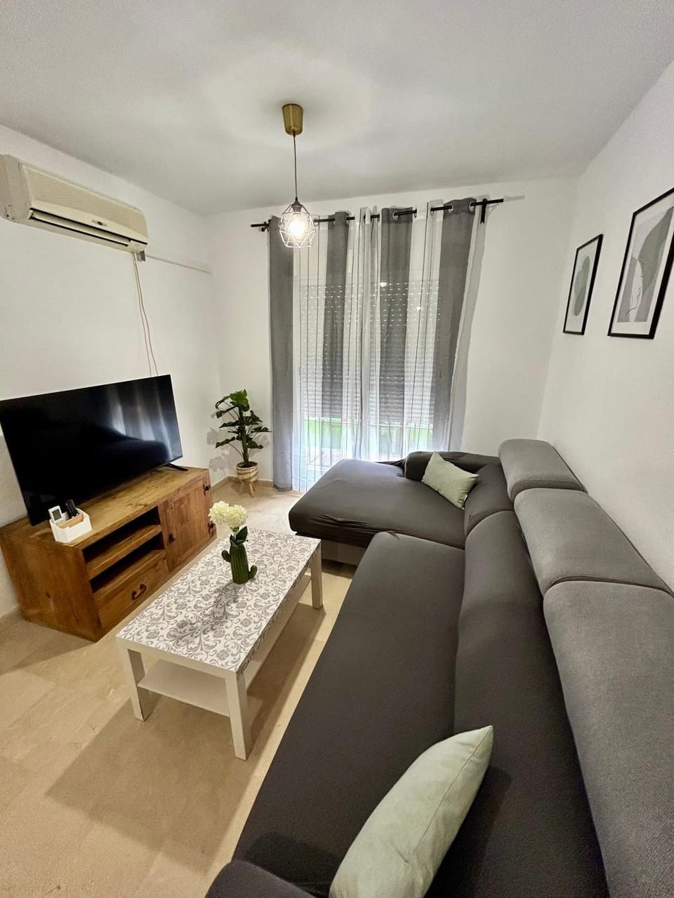 Communal lounge/ TV room, TV and multimedia, Living room, air conditioner