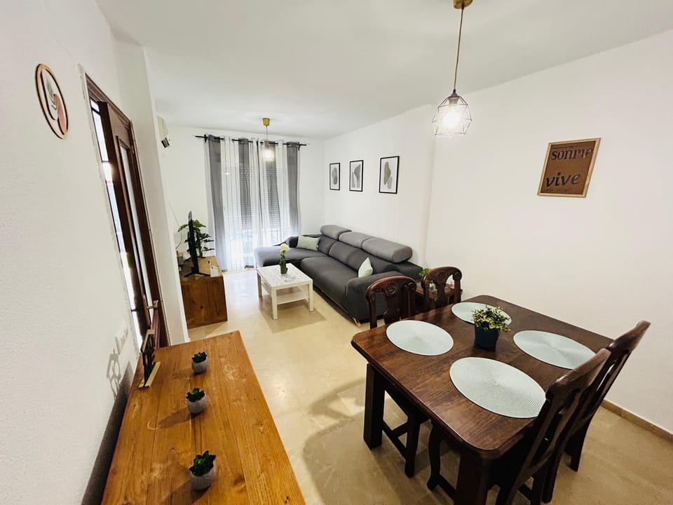 TV and multimedia, Seating area, Dining area