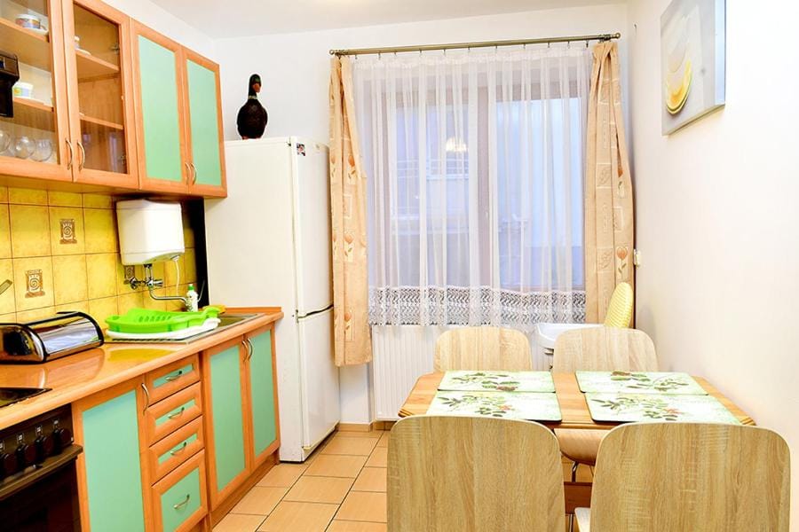 Kitchen or kitchenette, Dining area, pet friendly, stove