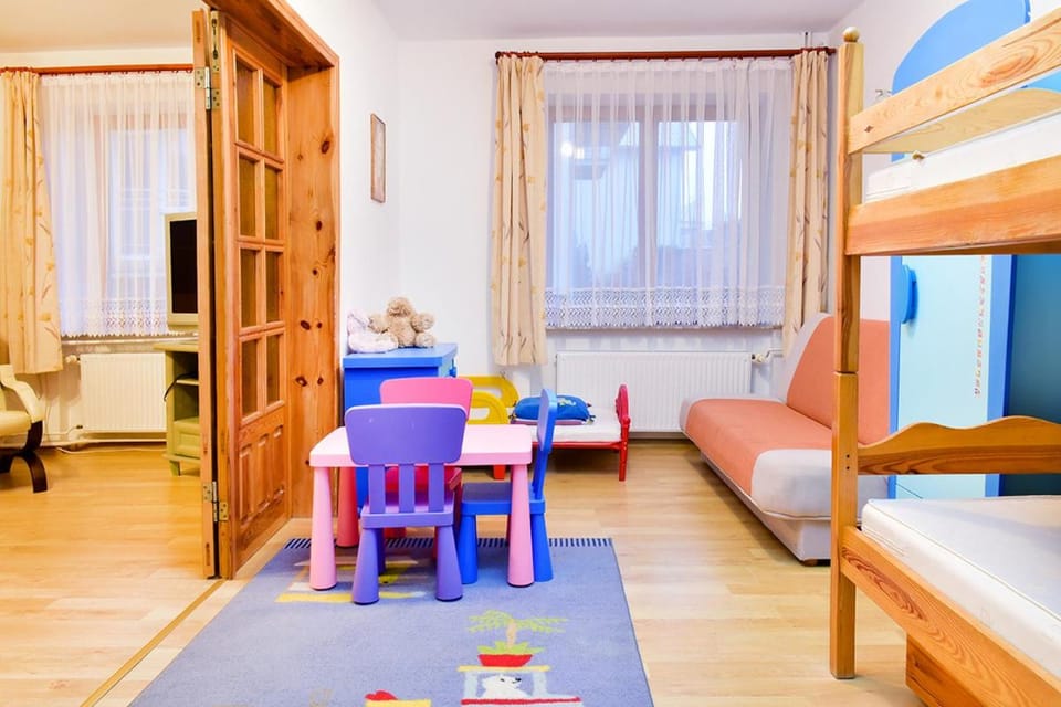 Bed, Photo of the whole room, Seating area, Bedroom