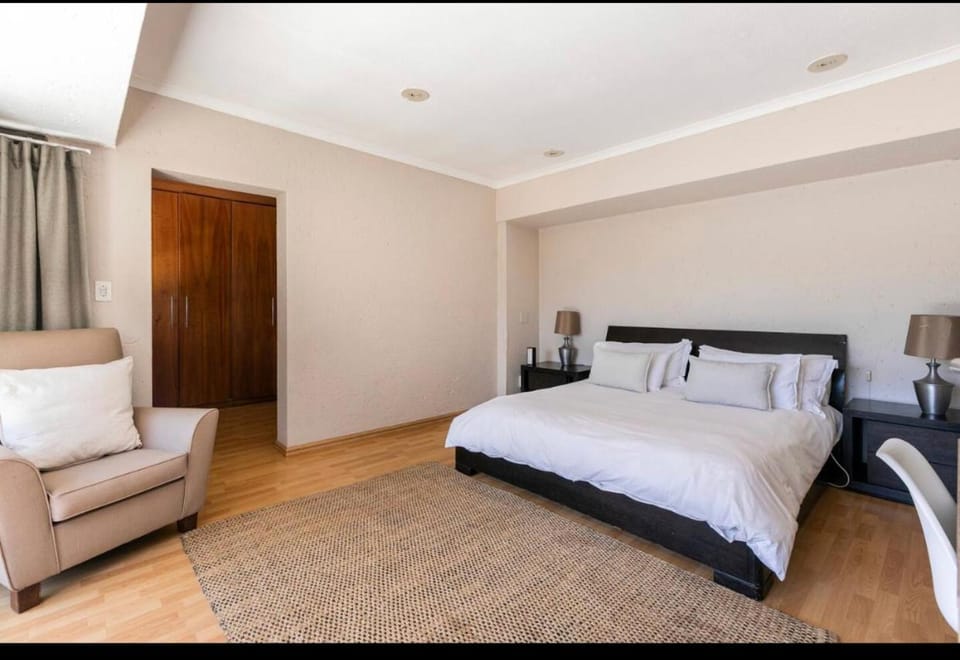 RiverHouse Villa in Sandton