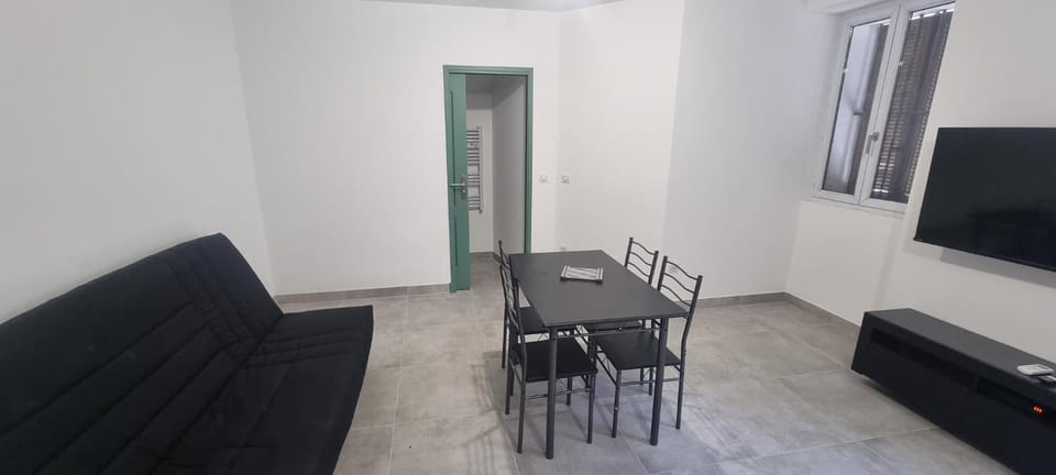 Studio Climatisé 2 couchages Apartment in Marseille