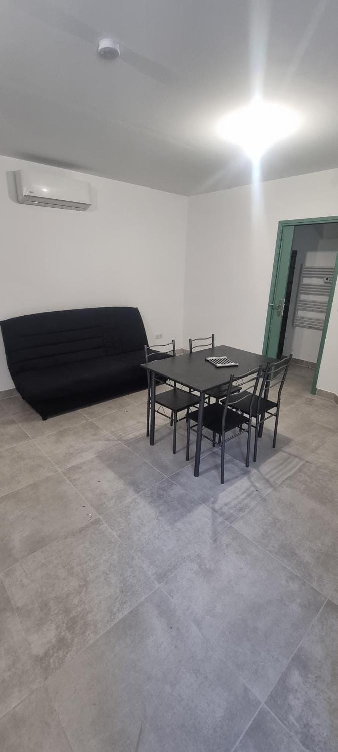 Studio Climatisé 2 couchages Apartment in Marseille