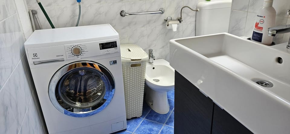 Bathroom, washing machine