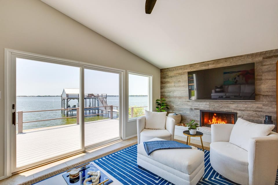 Cedar Creek Lake Views: Gorgeous Mabank House! House in Cedar Creek Reservoir