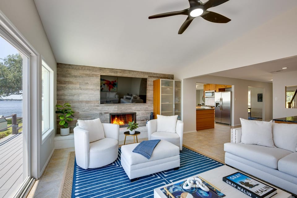 Cedar Creek Lake Views: Gorgeous Mabank House! House in Cedar Creek Reservoir