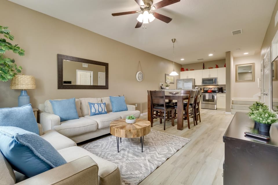 Living room, Dining area