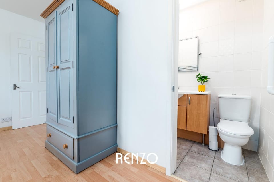 Toilet, Bathroom, wardrobe