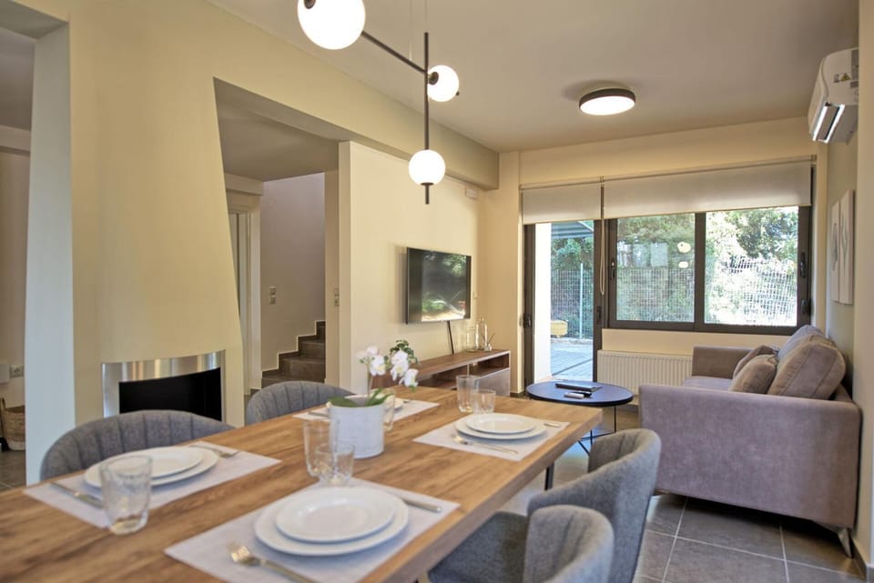 TV and multimedia, Living room, Dining area