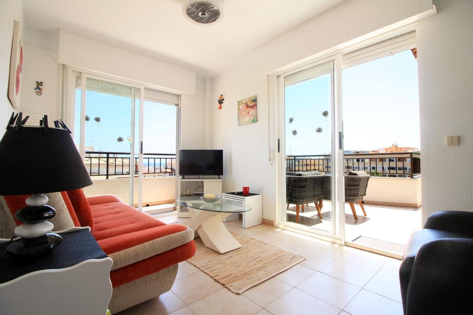 Communal lounge/ TV room, TV and multimedia, View (from property/room), Balcony/Terrace, Living room, Seating area, Dining area, Evening entertainment