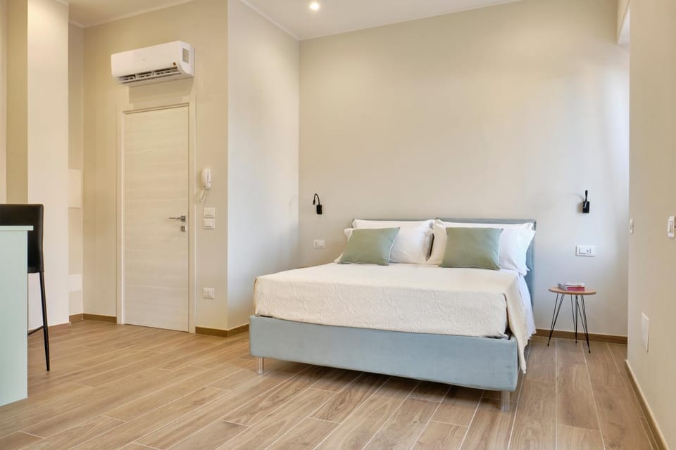 Bed, Photo of the whole room, Bedroom, air conditioner