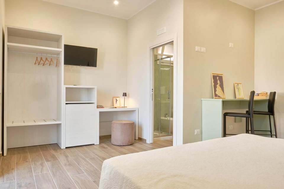 Bed, Bathroom, TV and multimedia, Balcony/Terrace, Bedroom, Breakfast, minibar, sunbed