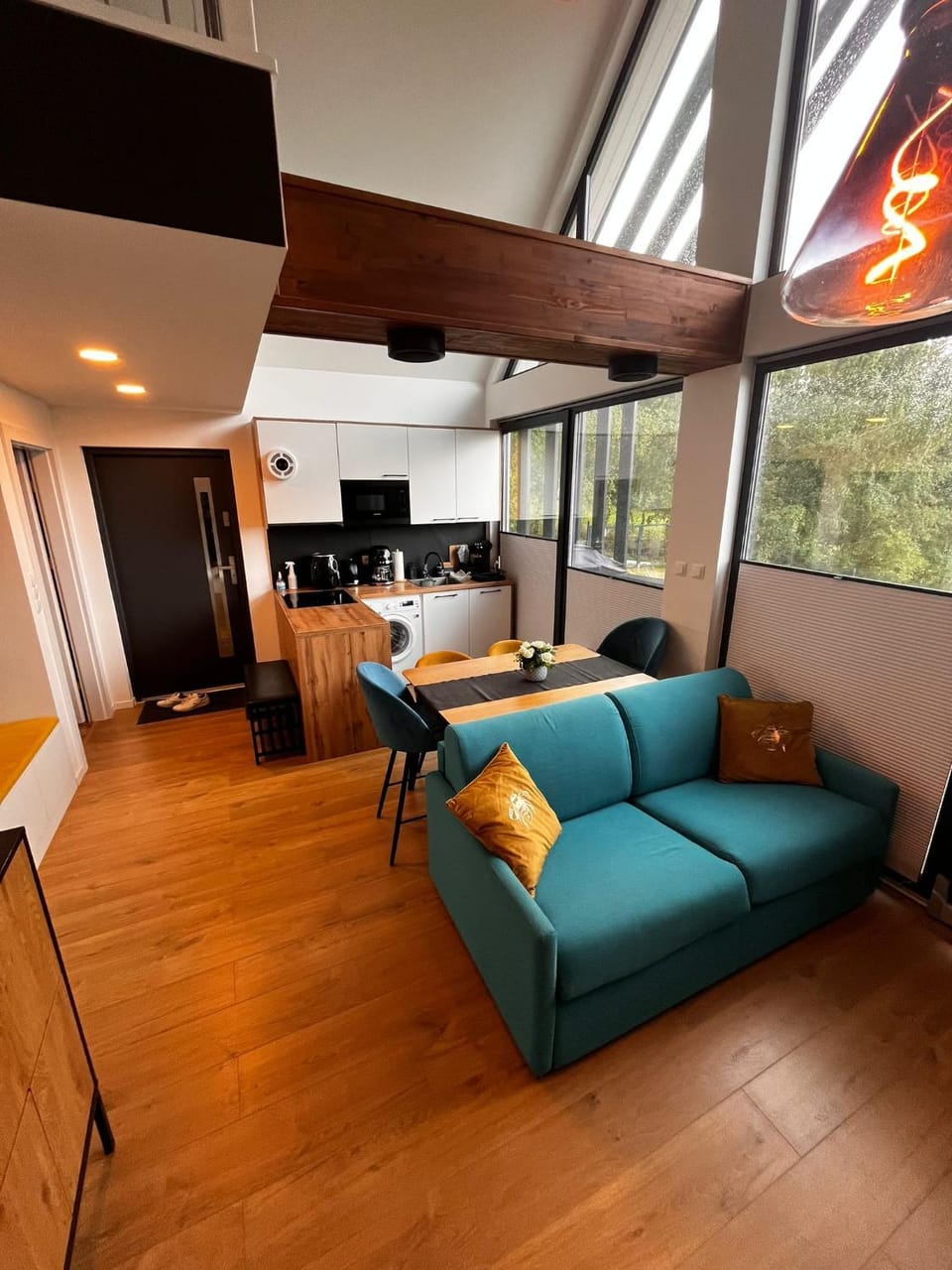 Kitchen or kitchenette, Living room, Seating area