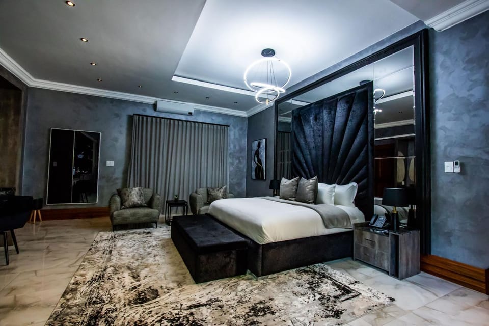 Photo of the whole room, Bedroom