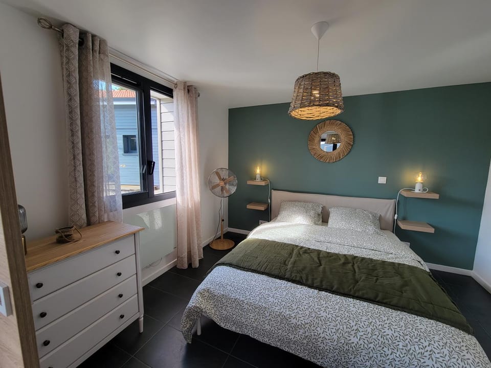 Bed, Photo of the whole room, Bedroom, hair dresser, wardrobe