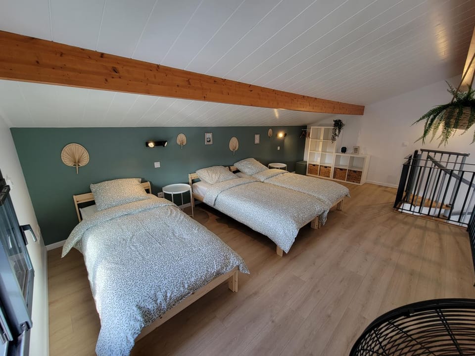 Bed, Photo of the whole room, Bedroom
