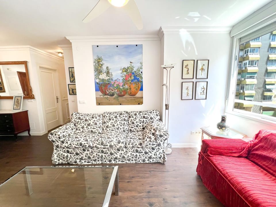 Living room, Seating area, fireplace, locker