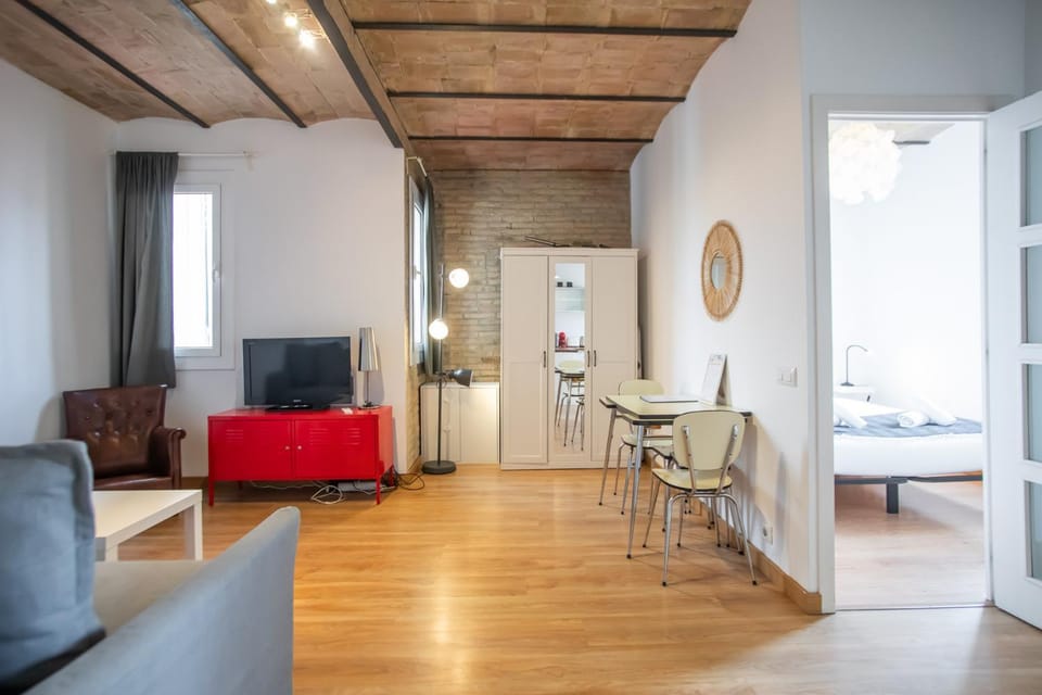 51NO1058 - Bright 1bed flat in Poble Sec Apartment in Barcelona