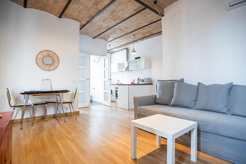 51NO1058 - Bright 1bed flat in Poble Sec Apartment in Barcelona