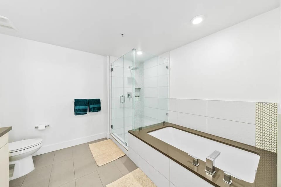Shower, Toilet, Bathroom, towels