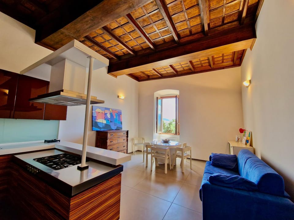 Kitchen or kitchenette, Living room, Seating area, Dining area, stove